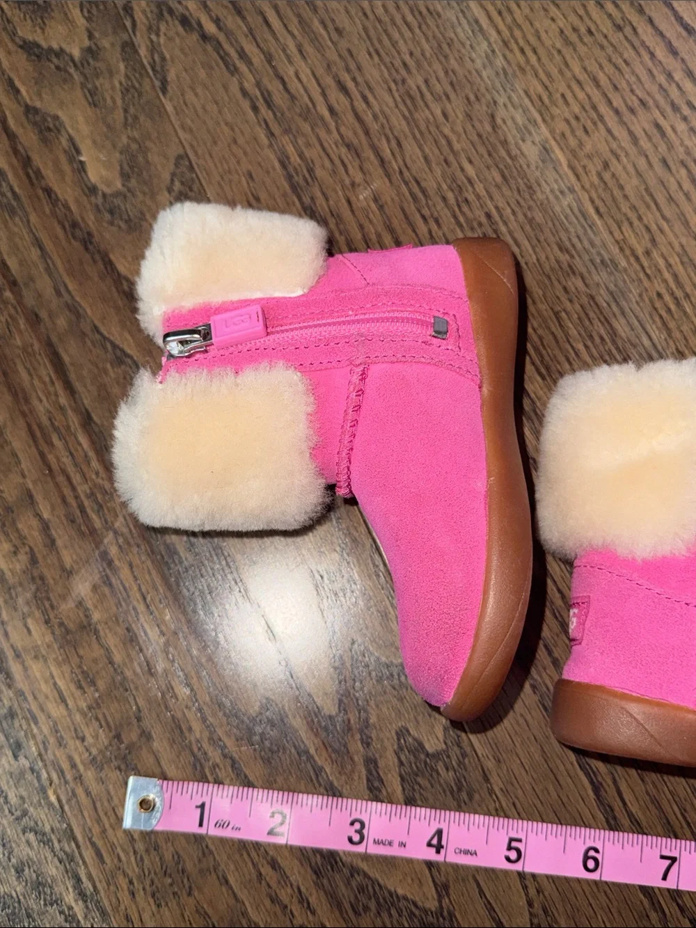 UGG Pink Shearling-Trim Kids Boots size 6 baby walker euc